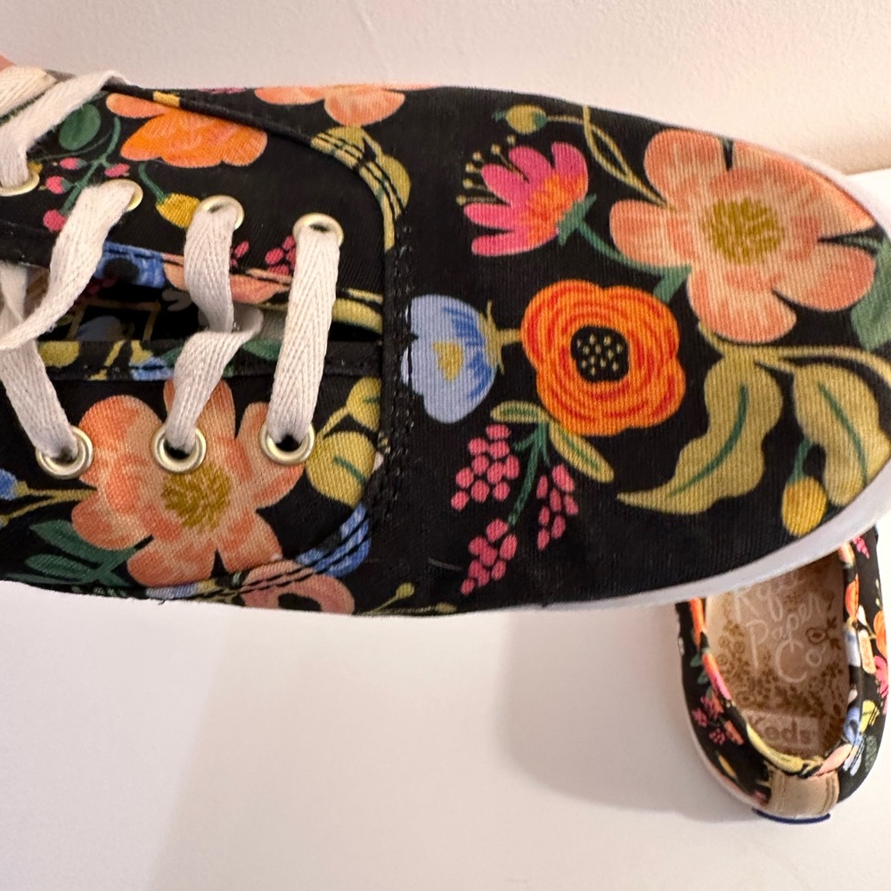 Last Chance: Keds x Rifle Paper Plimsolls Sneakers with Vibrant Floral Design - Picture 4 of 7